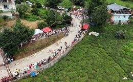 Rize’deki festivalde 12 ülkeden katılımcılar tahta arabalarla yarıştı