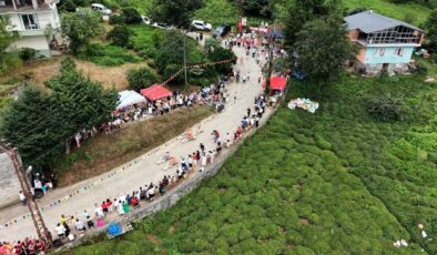 Rize’deki festivalde 12 ülkeden katılımcılar tahta arabalarla yarıştı