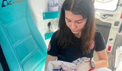 112 Ekibi Ambulansta Doğum Yaptırdı