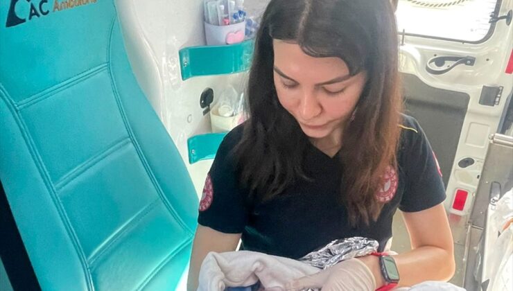 112 Ekibi Ambulansta Doğum Yaptırdı