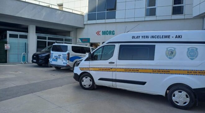 Aksaray’da iki otomobil çarpıştı; anne öldü, baba ile kızı yaralı