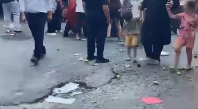 Beyoğlu’nda pazarda ‘Ürünlere zarar verdin’ tartışması: Kadın başından yaralandı esnaf tutuklandı