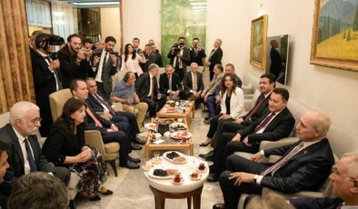 Meclis kulisinde dikkat çeken diyalog! Babacan’ın sözlerine Ala’dan “bambu ağacı” yanıtı