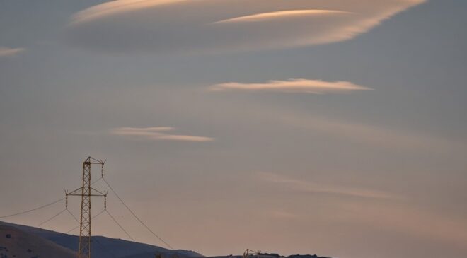 Erzincan Üzümlü’de UFO’yu andıran mercek bulutu gökyüzünde ilgi uyandırdı