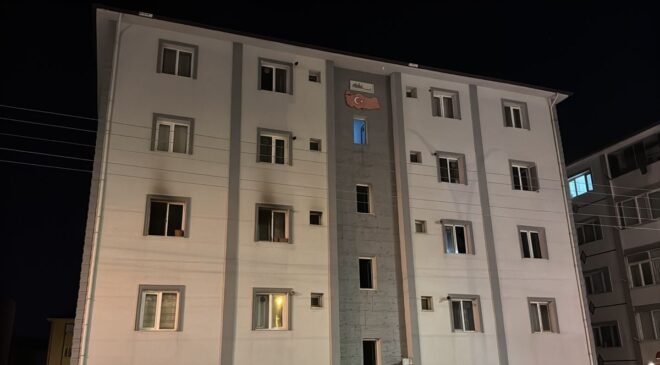 Karabük’te Yangın: 2 Kişi Dumandan Etkilendi