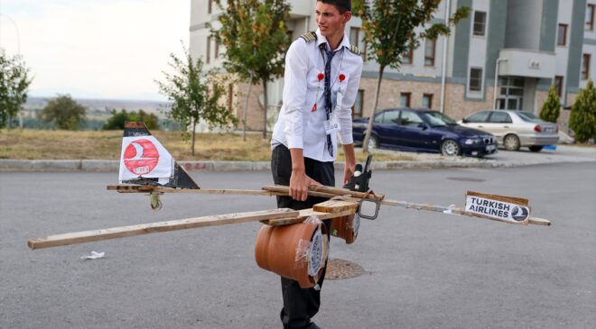 Konya Beyşehirli özel gereksinimli genç, THY davetiyle İstanbul’da kokpite oturdu