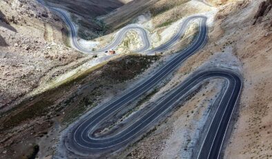 Saatler süren tehlikeli yol tarih oluyor