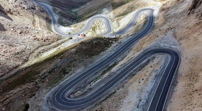 Saatler süren tehlikeli yol tarih oluyor