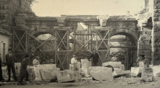 Antalya’da Varyant ve Hadrian Kapısı’nın eski ve yeni hali fotoğraflara yansıdı