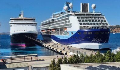 Bodrum’a iki dev gemiyle 2 bin 888 turist geldi