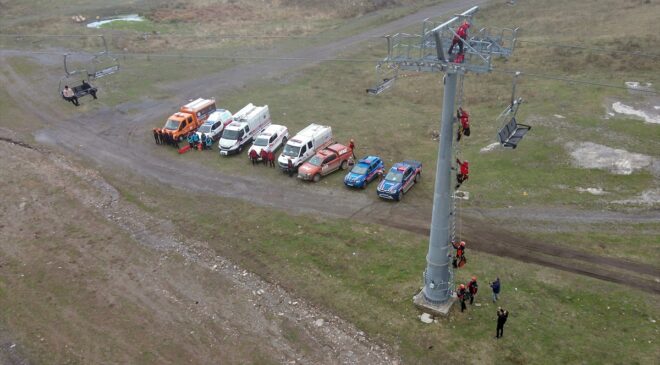 Kars Sarıkamış’ta telesiyej arızası tatbikatı 13 araç ve 54 personelle yapıldı