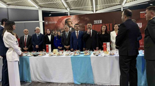Zonguldak Valisi Hacıbektaşoğlu, 29 Ekim resepsiyonunda 103. yılı kutladı